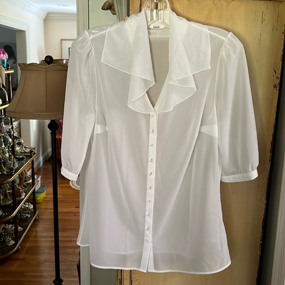 Wilford beautiful white blouse lovely pearl buttons size L never worn
